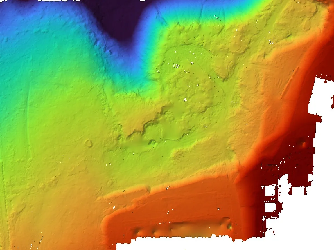 Modelo digital de superficie del vuelo final, con colores por altura